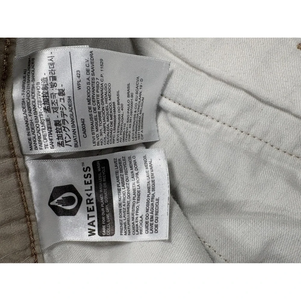 Levi Strauss & Co Mens Khaki Tan Ripstop Cargo Shorts Size 38 WaterLess Utility